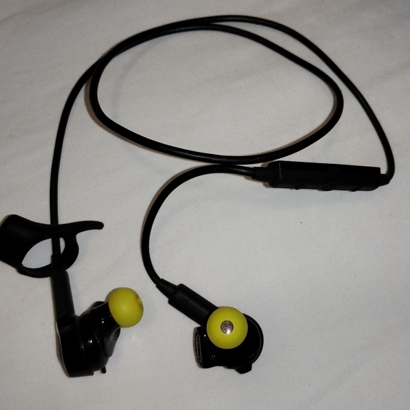 Jabra Sport Pulse Wireless Earbuds - Picture 4 of 6